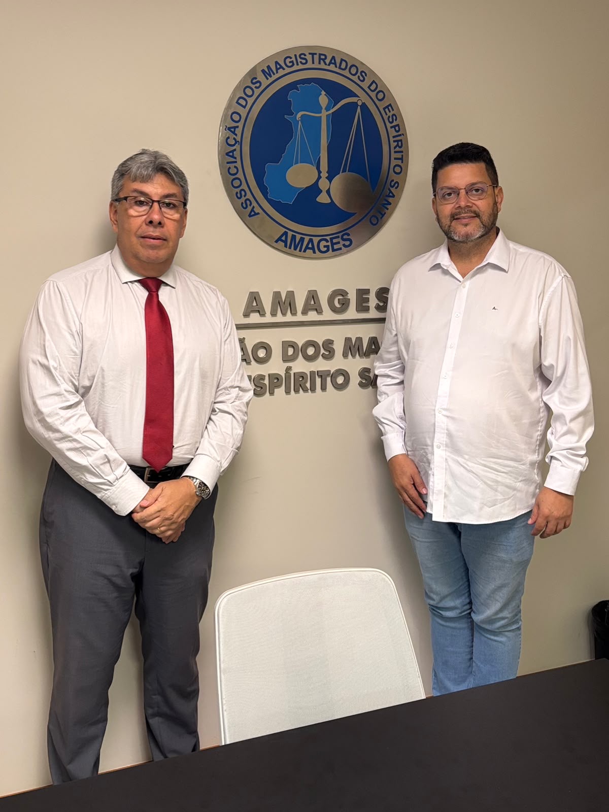 Imagem da notícia: Presidentes da Câmara e da AMAGES se reúnem para fortalecimento institucional 
