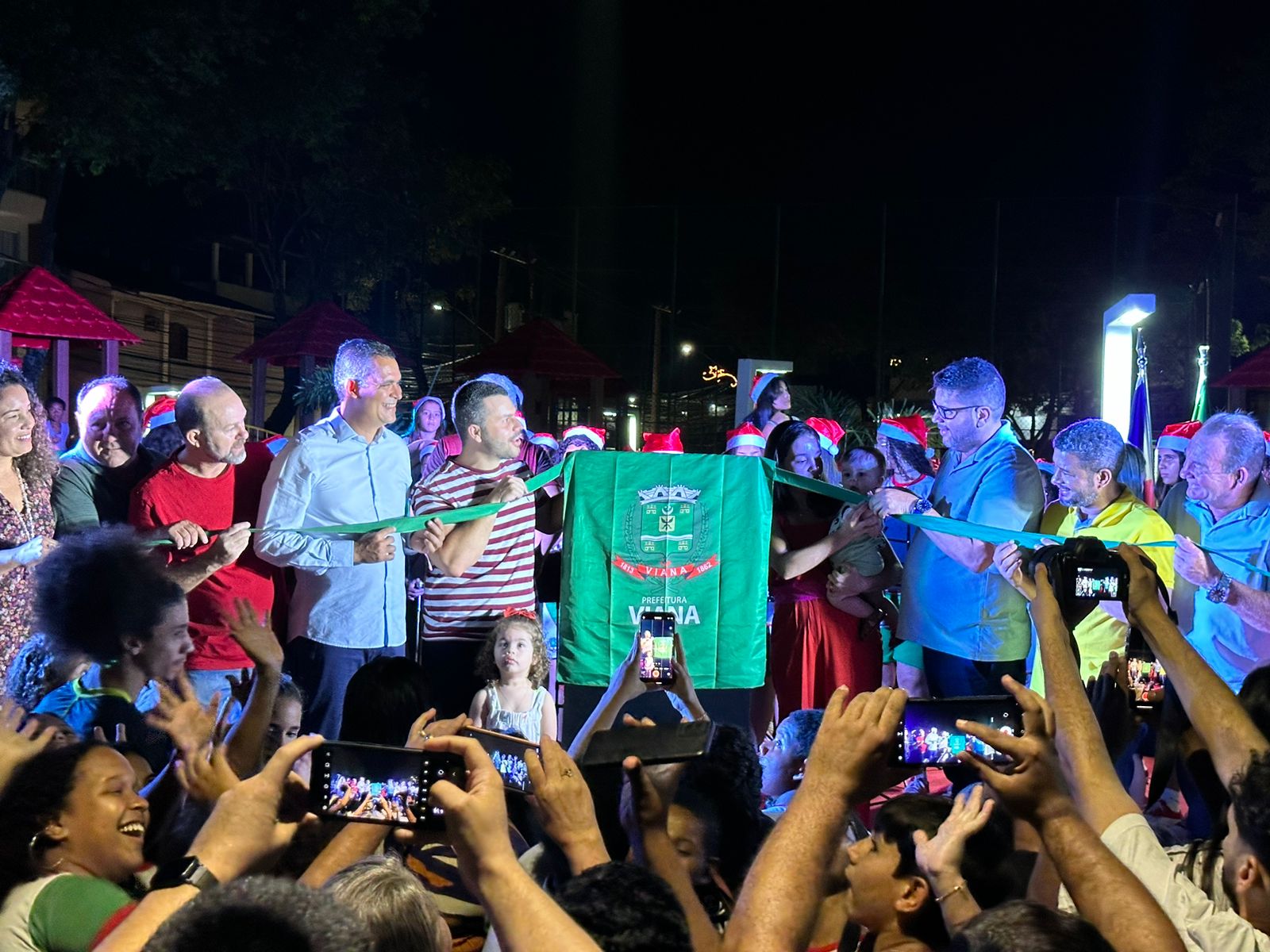 Vereadores participam da inauguração da Praça João Sedde Neto, que iluminou Marcílio de Noronha