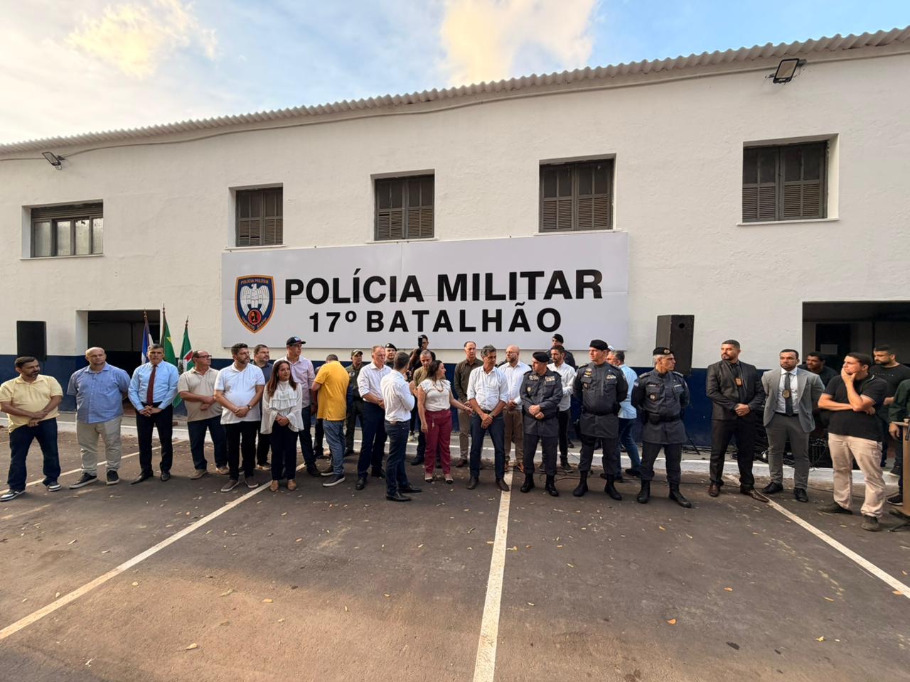 Vereadores acompanham o início de obras de macrodrenagem, inauguração de CMEI e instalação do 17º Batalhão da PM no município